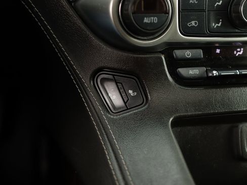 Used 2019 Chevrolet Suburban LT image 20