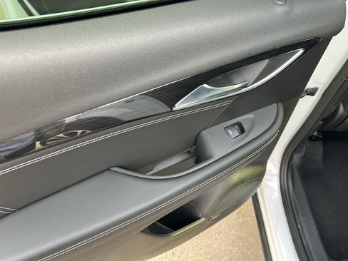 Used 2023 Buick Envision Essence image 24