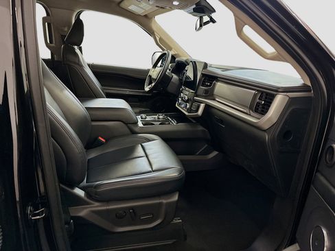 Used 2024 Ford Expedition XLT image 34