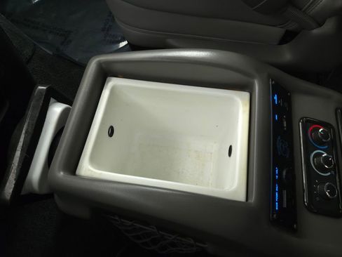 Used 2014 GMC Savana 1500 image 25