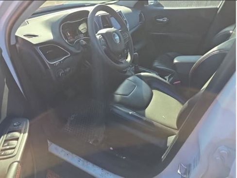 Used 2022 Jeep Cherokee Trailhawk w/ Comfort/Convenience Group image 5