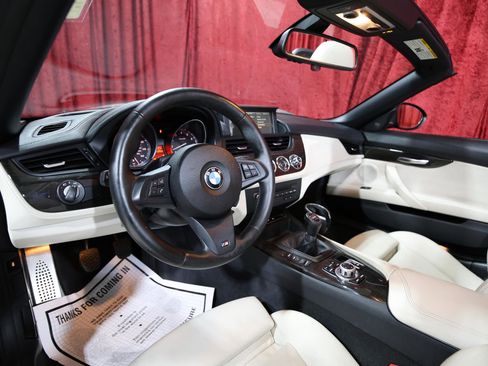 Used 2011 BMW Z4 sDrive35i image 13