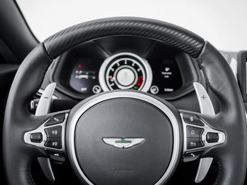 Used 2023 Aston Martin DB11 Coupe image 8
