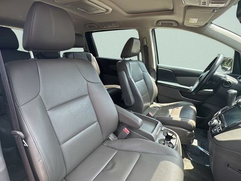 Used 2016 Honda Odyssey Touring image 19