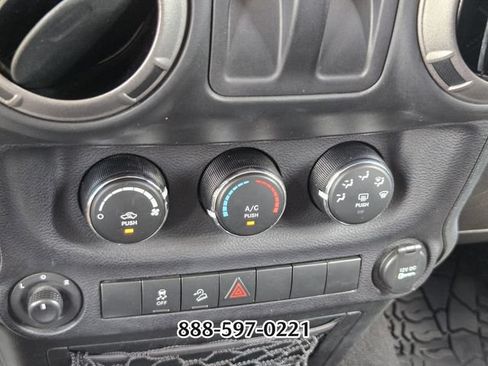 Used 2018 Jeep Wrangler Sport AWD/4WD image 25
