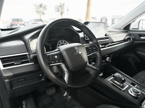 Used 2024 Mitsubishi Outlander SE image 26