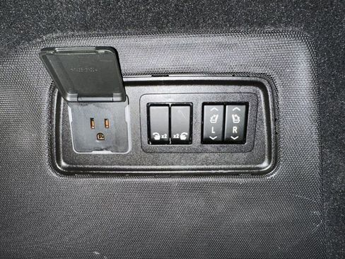 Certified 2023 Cadillac Escalade Sport Platinum w/ LPO, ONYX Package image 32