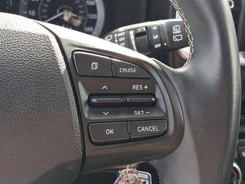 Certified 2022 Hyundai Venue SEL image 18