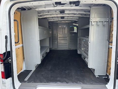 Used 2018 Nissan NV 3500 SV RWD image 3