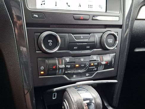 Used 2018 Ford Explorer XLT w/ Equipment Group 202A AWD/4WD image 16
