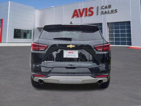 Used 2025 Chevrolet Blazer LT FWD image 9