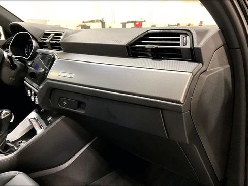 Certified 2025 Audi Q3 2.0T Premium w/ Convenience Package image 18