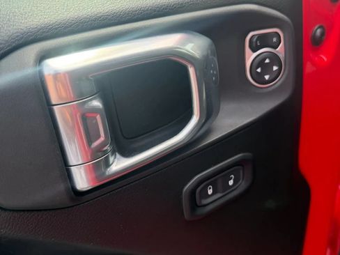 Used 2024 Jeep Wrangler Unlimited AWD/4WD image 10