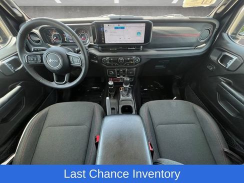 Used 2025 Jeep Wrangler Unlimited Rubicon AWD/4WD image 20