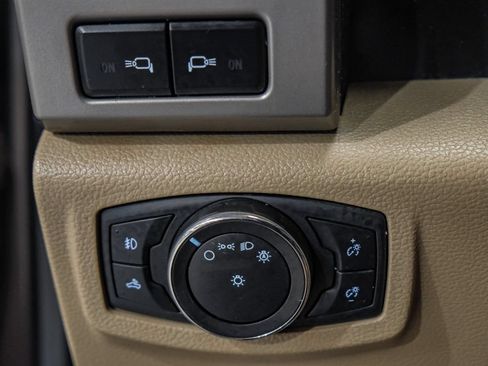 Used 2020 Ford F250 Lariat w/ Lariat Value Package AWD/4WD image 29