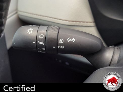 Used 2022 Toyota RAV4 Limited FWD image 32