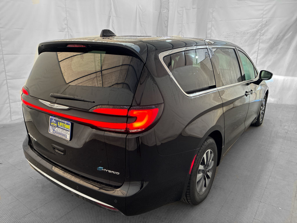 Used 2024 Chrysler Pacifica Limited FWD image 7