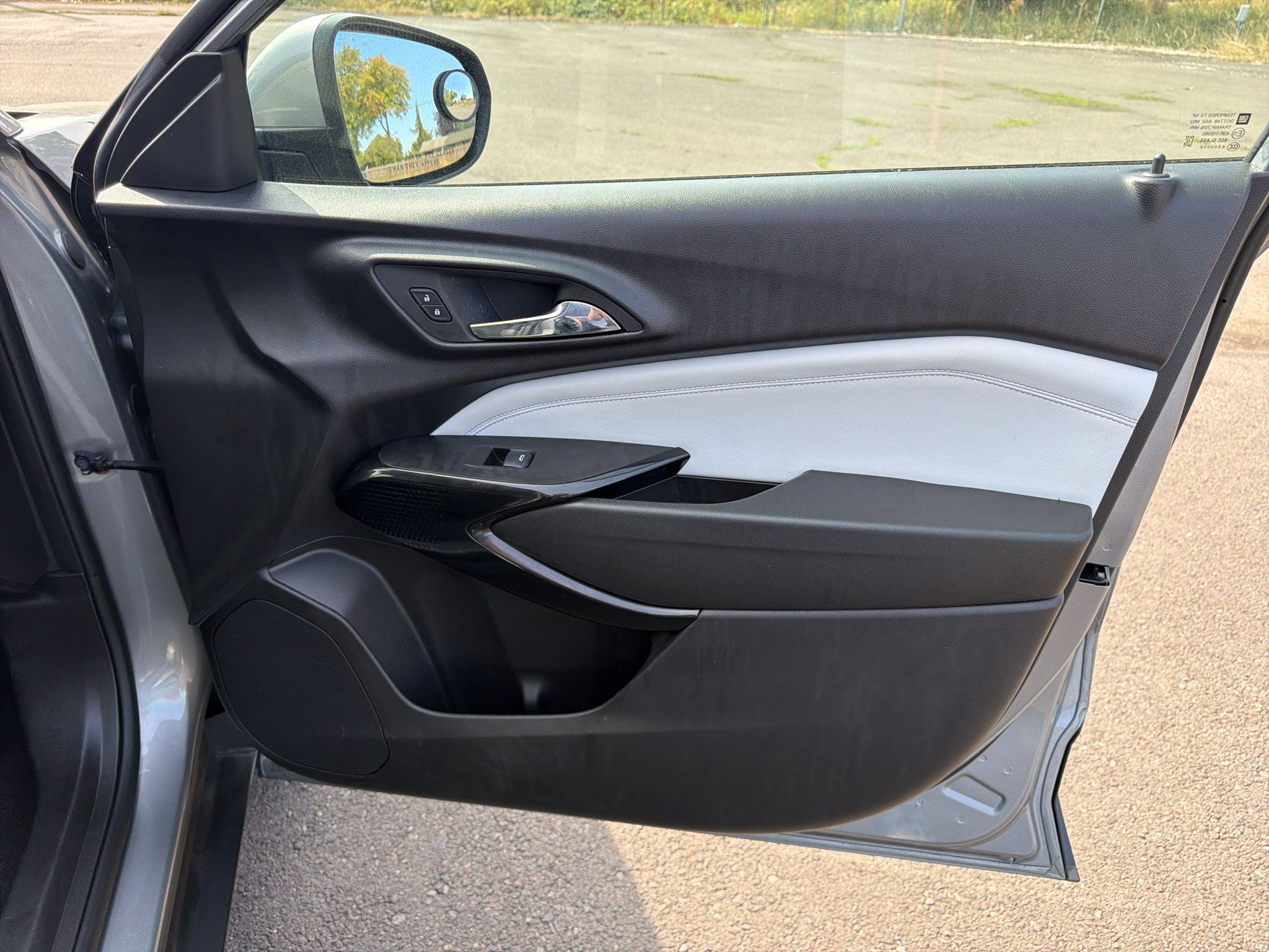 Used 2024 Chevrolet Trax LT FWD image 29