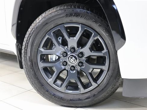 Used 2025 Toyota Sequoia Platinum image 15