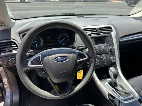 Used 2015 Ford Fusion SE FWD image 12