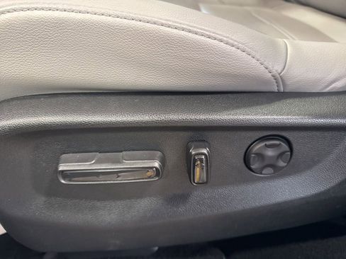 Used 2020 Honda CR-V Touring image 25