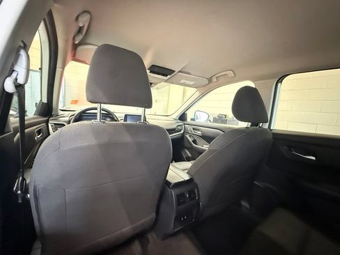 Used 2024 Nissan Rogue SV FWD image 25
