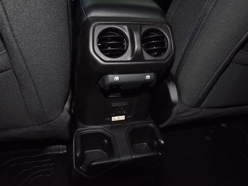Used 2023 Jeep Gladiator Rubicon w/ Cold Weather Group AWD/4WD image 19
