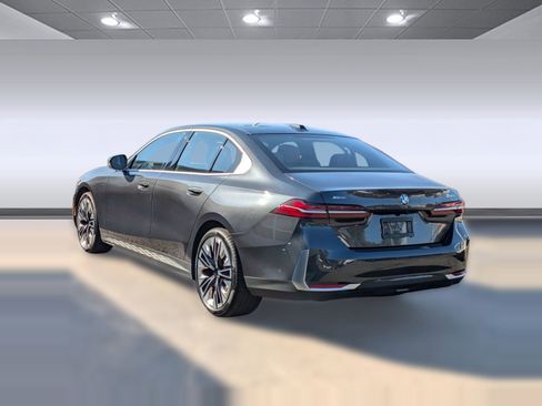 Certified 2026 BMW 540i xDrive image 3