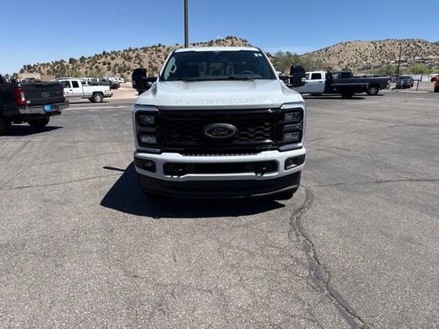 Used 2025 Ford F250 Lariat w/ Black Appearance Package AWD/4WD image 2