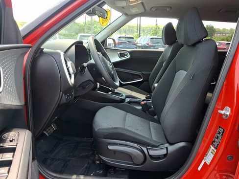 Certified 2022 Kia Soul LX w/ Technology Package FWD image 13