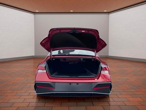 New 2025 Hyundai Elantra Limited image 40