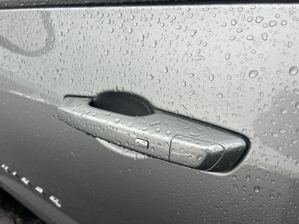 Used 2026 Chevrolet Equinox LT AWD/4WD image 13