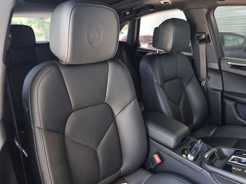Certified 2026 Porsche Macan AWD/4WD image 36