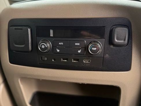 Used 2017 Chevrolet Suburban Premier AWD/4WD image 18