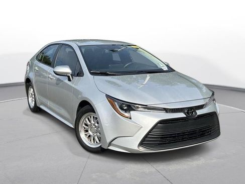 Certified 2025 Toyota Corolla LE FWD image 4