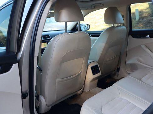 Used 2015 Volkswagen Passat TDI SEL Premium image 11