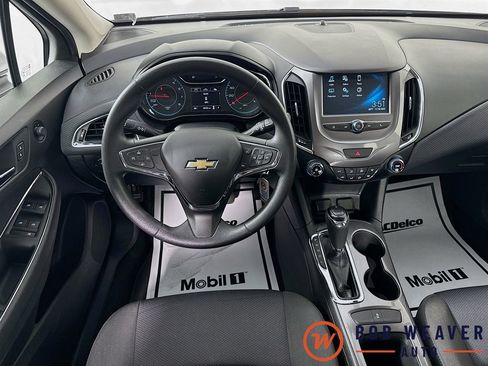 Used 2018 Chevrolet Cruze LT FWD image 19
