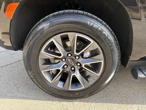 Used 2023 Chevrolet Tahoe Z71 w/ Luxury Package image 11