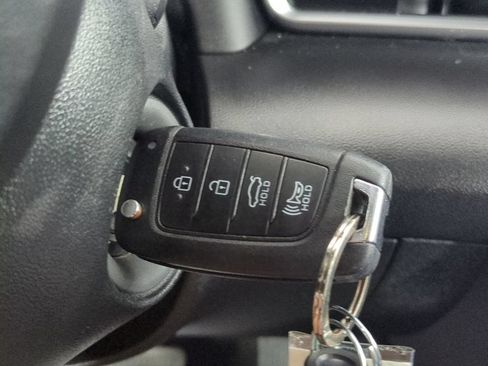 Used 2024 Hyundai Elantra SE FWD image 34