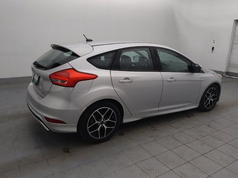Used 2016 Ford Focus SE w/ SE Sport Package image 10