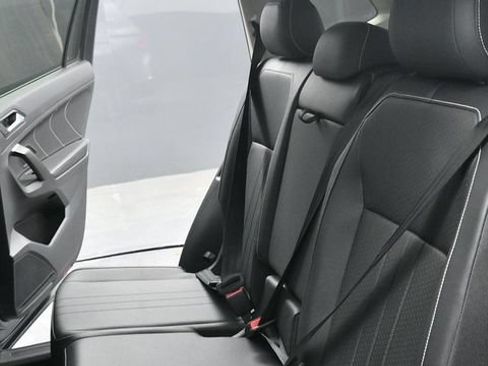 Used 2023 Volkswagen Tiguan SE AWD/4WD image 20