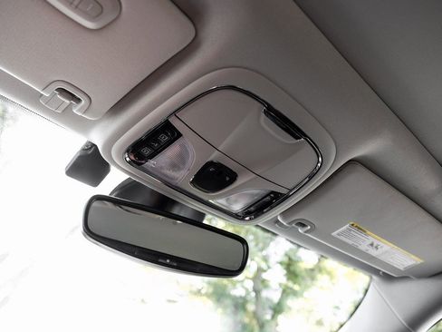 Used 2022 Jeep Cherokee Limited image 39