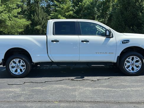 Used 2024 Nissan Titan SV w/ SV Convenience Package image 28