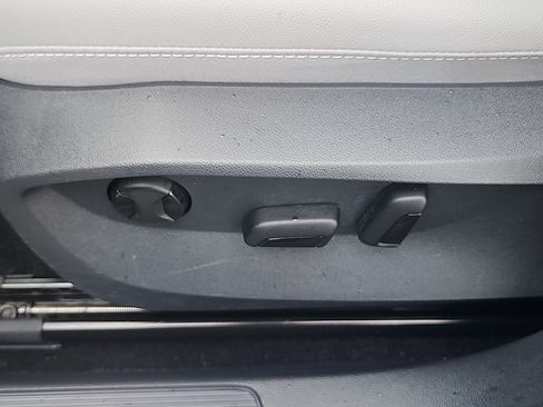 Certified 2024 Volkswagen Taos SE AWD/4WD image 15
