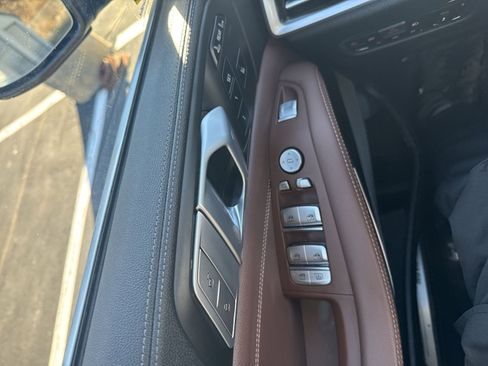 Used 2021 BMW X7 xDrive40i w/ Premium Package image 9