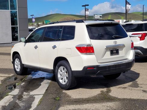 Used 2012 Toyota Highlander FWD w/ Tech Pkg image 6