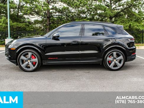 Used 2024 Porsche Cayenne S image 7