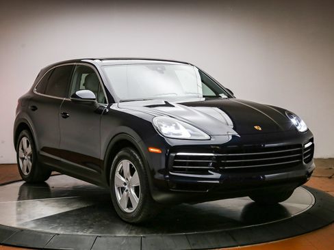 Certified 2023 Porsche Cayenne AWD/4WD image 4