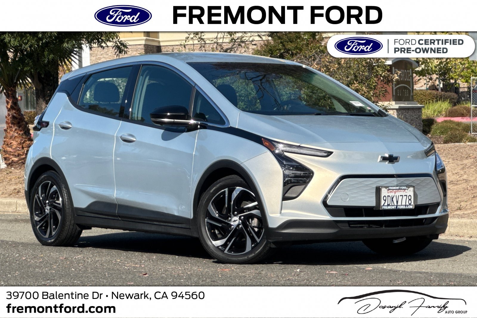 Used 2023 Chevrolet Bolt LT w/ Infotainment Package FWD image 1