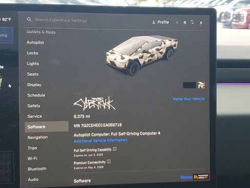 Used 2025 Tesla Cybertruck AWD Crew Cab image 31